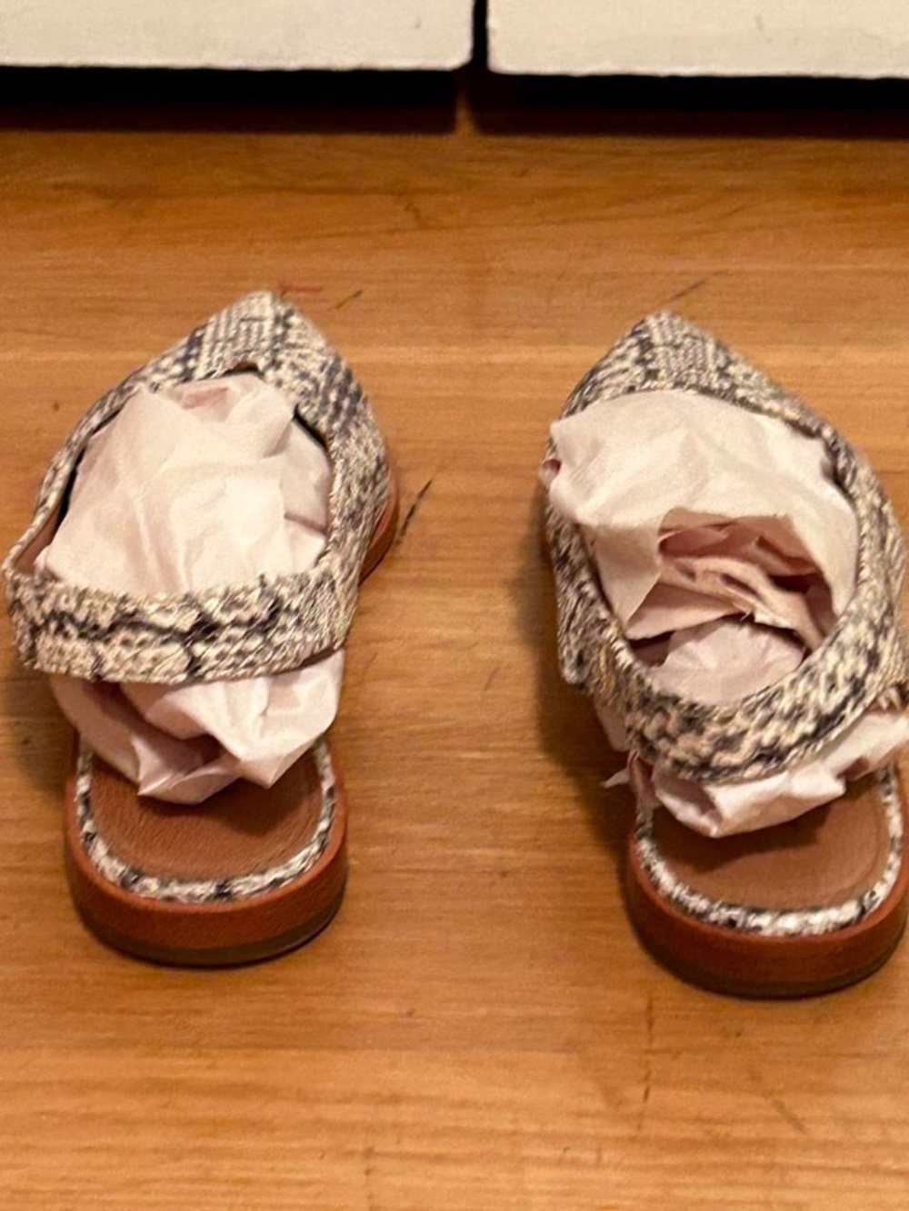 FRYE Kenzie pointed toe slingback flats, snake print leather, 7 - Picture 3 of 8